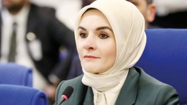 Sosyal Medyada &lsquo;Yaş Sınırı&rsquo; Tartışmaları Devam Ediyor