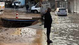 Su Borusu Patladı: Cadde ve Sokaklar G&ouml;l Oldu