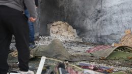 Suriye'de camiye y&ouml;nelik saldırıya T&uuml;rkiye'den peş peşe tepkiler! "İnsanlık dışı eylemi kınıyoruz"