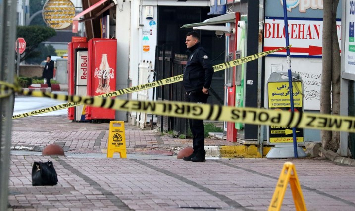 Ş&uuml;pheli &Ccedil;antadan Kişisel Eşyalar Ortaya &Ccedil;ıktı