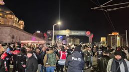 Taksim Meydanı'nda Yılbaşı Kalabalığı! 10 Bin Kamerayla Anlık Kontrol