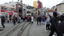 Taksim'de Yılbaşı Hazırlıkları Başladı! Tedbir Ama&ccedil;lı Kapatıldı&hellip;