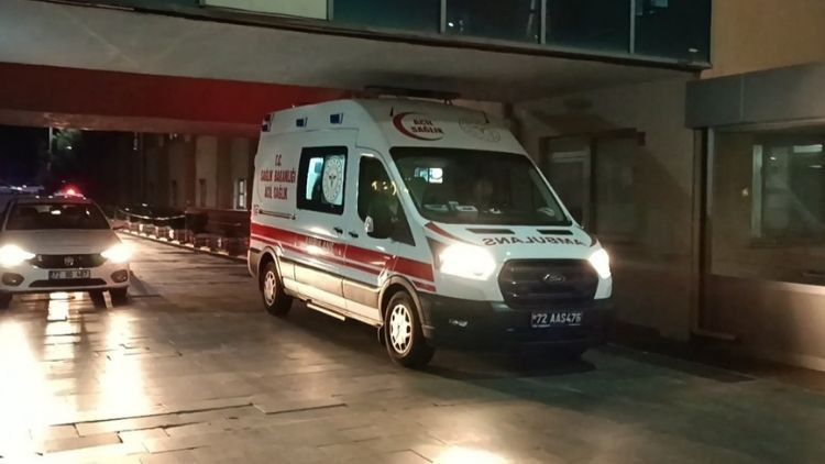 Talihsiz Olay… Yoldan Ge&ccedil;erken İki Ateş Arasında Kaldı, Hayatını Kaybetti