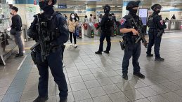 Tayvan'da Sis Bombası ve Bı&ccedil;aklı Saldırıda &Uuml;&ccedil; Kişi Hayatını Kaybetti