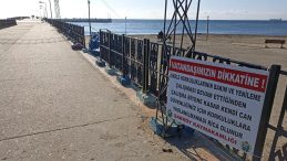 Tehlikeli İskeleye Kaymakamlık Uyarı Levhası Astı!
