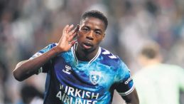 Tek başına hepsine bedel!