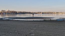 Tekirdağ'da vatandaşları endişelendiren durum! Deniz 20 metre geri &ccedil;ekildi&hellip;