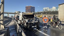 TEM Otoyolu'nda Ara&ccedil; Alev Aldı, S&uuml;r&uuml;c&uuml; Son Anda Kurtuldu