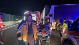 TEM Otoyolu'nda Zincirleme Kaza! Kamyonet ve Tırlar &Ccedil;arpıştı: Yaralılar Var