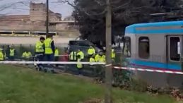 Topkapı'da Tramvay Raydan &Ccedil;ıktı