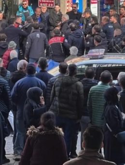 Trabzon'da Bı&ccedil;aklı Kavga: 1'i &Ccedil;ocuk, 16 Kişi G&ouml;zaltında