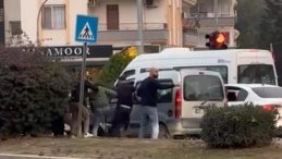 Trafikte Tartıştıkları S&uuml;r&uuml;c&uuml;ye Saldıran 5 Kişi G&ouml;zaltına Alındı