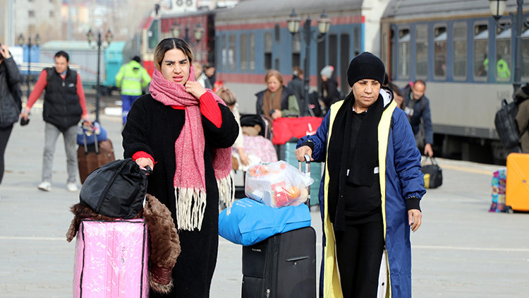 Tren Seferleri Yeniden Başladı: Yılbaşı İ&ccedil;in Komşu &Uuml;lkeden Turist Akını