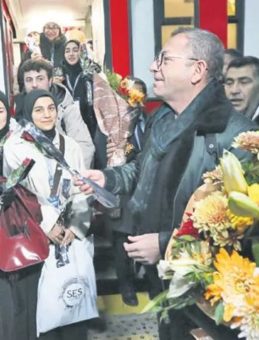 Turistik Doğu Ekspresi Kars&rsquo;ta karşılandı