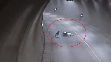 T&uuml;nelde Motosikletin Takla Attığı Kaza Kamerada