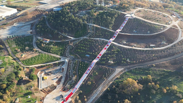 T&uuml;rkiye'nin En Uzun Kaydırağı Bu İl&ccedil;ede A&ccedil;ıldı: Adrenalin Tutkunlarının Yeni adresi