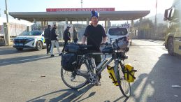 Umre İ&ccedil;in Bisikletle Yola &Ccedil;ıktı, 3 Bin 450 Kilometre Pedal &Ccedil;evirip Medine'ye Ulaştı