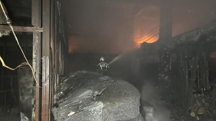 Uşak'ta Fabrikada Yangın Çıktı