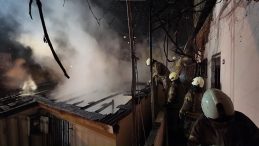 &Uuml;mraniye'de Gecekondu Yangını K&uuml;l Oldu