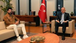 &Uuml;nl&uuml; Oyuncu Burak &Ouml;z&ccedil;ivit'ten Bakan Ersoy'a Ziyaret