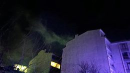 Van'da Apartman Yangını: 15 Kişi Dumandan Etkilendi!