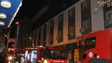 Van'da Otelin Restoran Kısmında Yangın Panik Yarattı