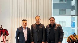 Vanspor, Osman Zeki Korkmaz ile Anlaştı