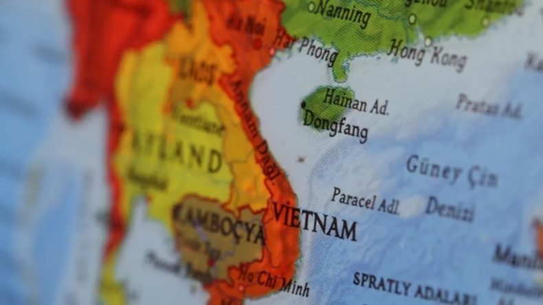 Vietnam&rsquo;da Yolcu Otob&uuml;s&uuml;nde Trajik Kaza: 9 Kişi Hayatını Kaybetti