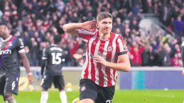 Vitaly Janelt, Galatasaray'ın 6 numara adayı