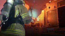 Yangında Tavan &Ccedil;&ouml;kt&uuml;, İtfaiye Ekipleri &Ouml;l&uuml;mden D&ouml;nd&uuml;… Yaşananlar Kameraya Yansıdı