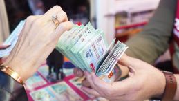 Yılbaşı Biletlerinin T&uuml;kenişi, Rekor İkramiye 800 Milyon TL