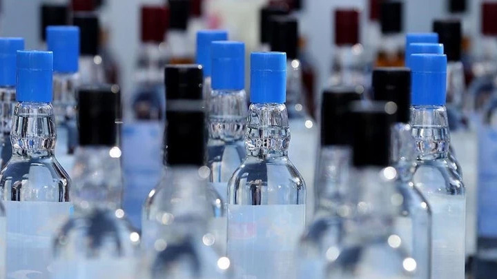 Yılbaşı &Ouml;ncesi 'Sahte Alkol' Uyarısı! 'Belirtiler 12-24 Saat Sonra Ortaya &Ccedil;ıkıyor'