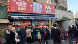 Yılbaşına G&uuml;nler Kaldı; Nimet Abla Gişesi &Ouml;n&uuml;nde Yoğunluk Arttı