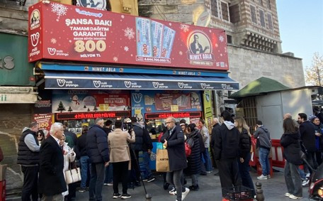 Yılbaşına G&uuml;nler Kaldı; Nimet Abla Gişesi &Ouml;n&uuml;nde Yoğunluk Arttı