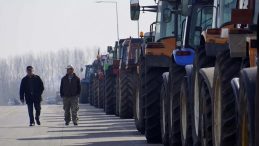 Yunanistan&rsquo;da &Ccedil;ift&ccedil;iler Yol Kapatma Eylemi Ger&ccedil;ekleştiriyor: Selanik-Atina Hattı Tıkanıyor