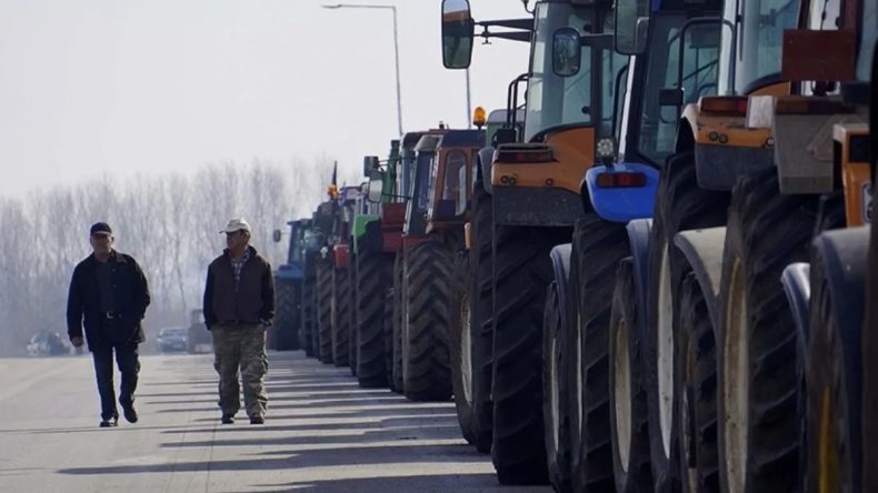 Yunanistan’da Çiftçiler Yol Kapatma Eylemi Gerçekleştiriyor: Selanik-Atina Hattı Tıkanıyor