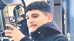 15 Yaşındaki Kalfa, Eski Arkadaşını Bı&ccedil;akladı