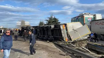 4 Ara&ccedil;la Meydana Gelen Kazada 1 Kişi Hayatını Kaybetti, 3 Kişi Yaralandı