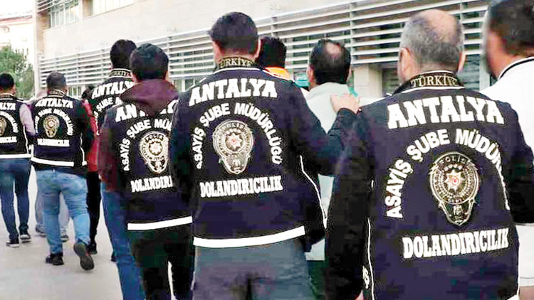 4 Milyon Dolarlık Vurgun: &lsquo;Sahte Polis&rsquo; Operasyonu Ger&ccedil;ekleştirildi