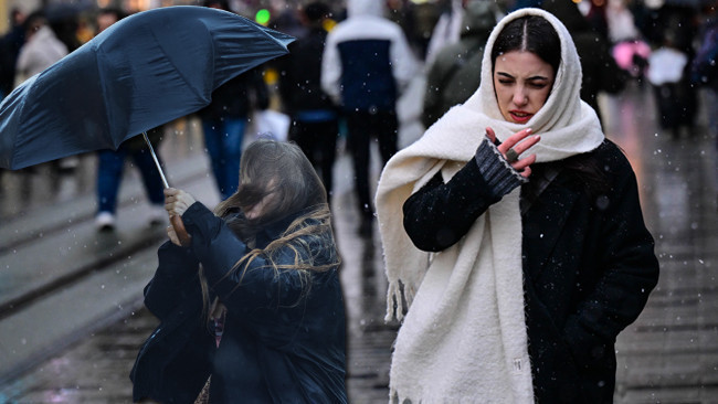 58 İlde Uyarı: Sağanak ve Fırtına Bekleniyor! Meteoroloji A&ccedil;ıklama Yaptı: T&uuml;m &Uuml;lkeye Dağılıyor | İstanbul'a Kar Gelecek Mi?