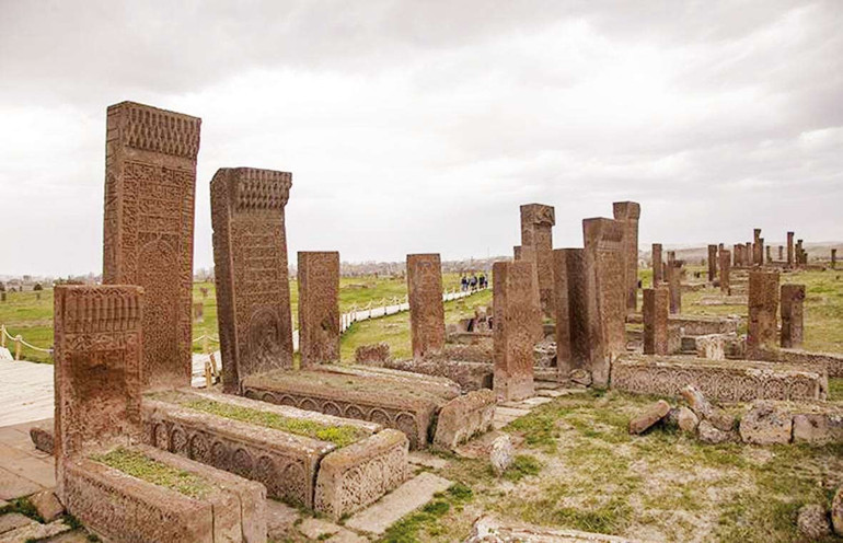 Ahlat Tarihi Mezarlığı