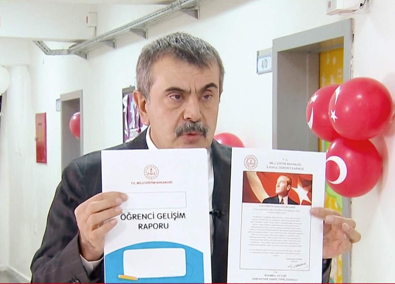 Bakan Tekin Açıklama Yaparken