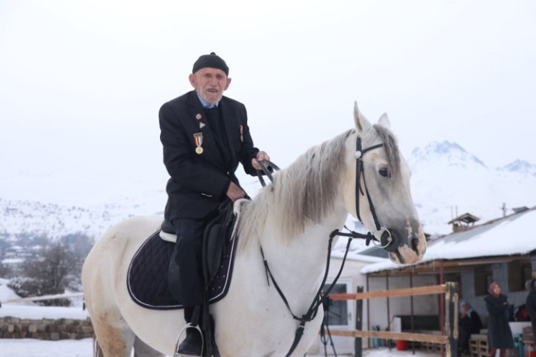 Şevki ve Hatice Kanak