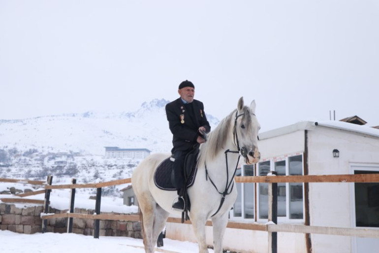 At Binen Şevki Kanak ve Torunları