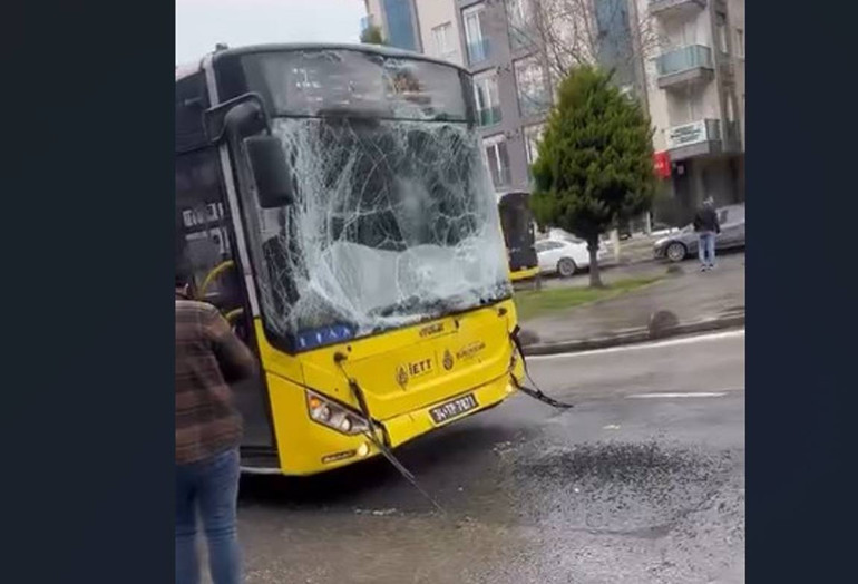 Çarpışan otobüsler