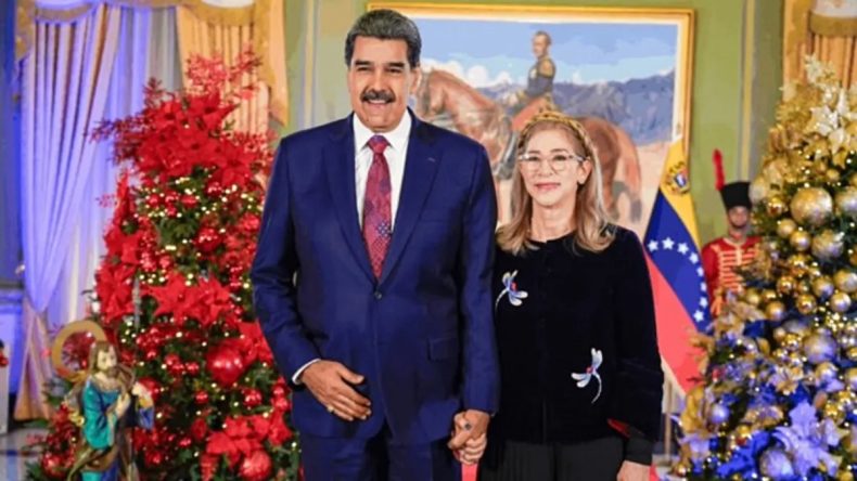ABD basınından bomba iddia! Maduro ve eşi yatak odasından s&uuml;r&uuml;klenerek &ccedil;ıkarıldı