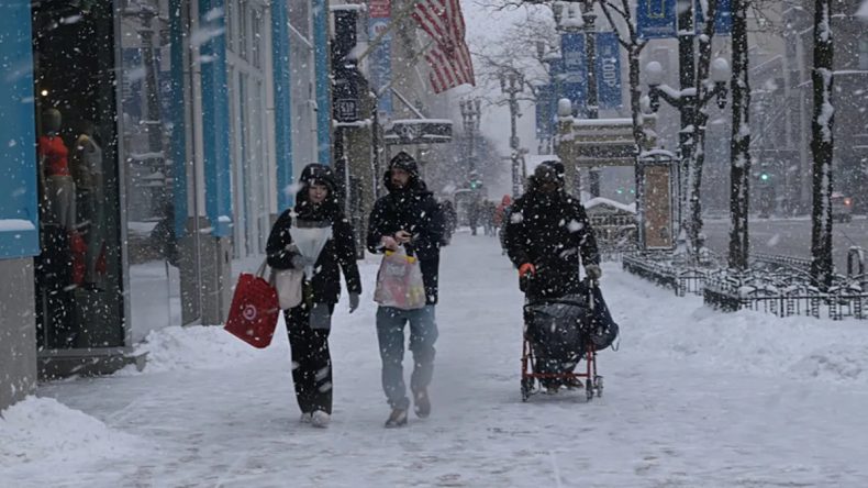ABD'de Kar Fırtınası Etkisini S&uuml;rd&uuml;r&uuml;yor: 18 Kişi Hayatını Kaybetti