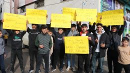 Adana'da Bir Grup Gencin 'Başlık Parası' Protestosu: '50 Yıl &Ouml;nceki Kibar Feyzo'ya mı D&ouml;nelim'