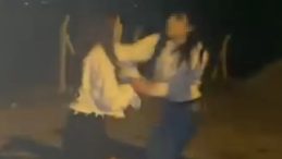 Adana'da Şok Eden Olay: Tartışma Kızların D&ouml;v&uuml;şmesine D&ouml;n&uuml;şt&uuml;!