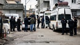 Adana&rsquo;da 'El&ccedil;ilik' &Ccedil;atışması: Akraba Kavgası Sonucu 1 &Ouml;l&uuml;, 5 Yaralı!